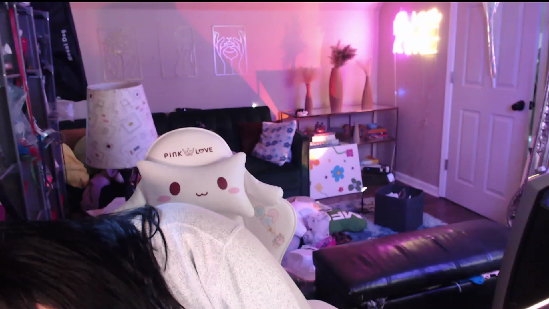 Gallery image thumbnail from Kamila__'s myfreecams stream on, 05/07/2023, 13:19 image 3 of 20