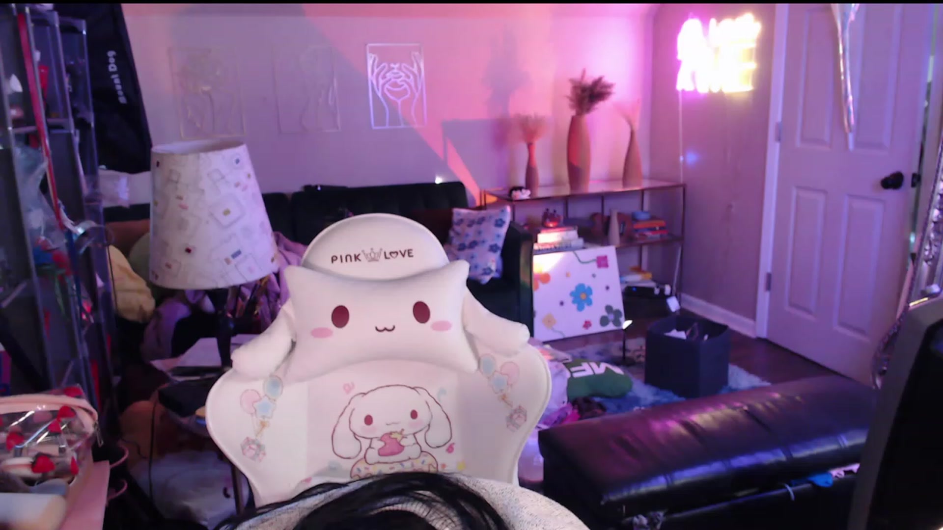 Gallery image thumbnail from Kamila__'s myfreecams stream on, 05/07/2023, 13:19 image 10 of 20