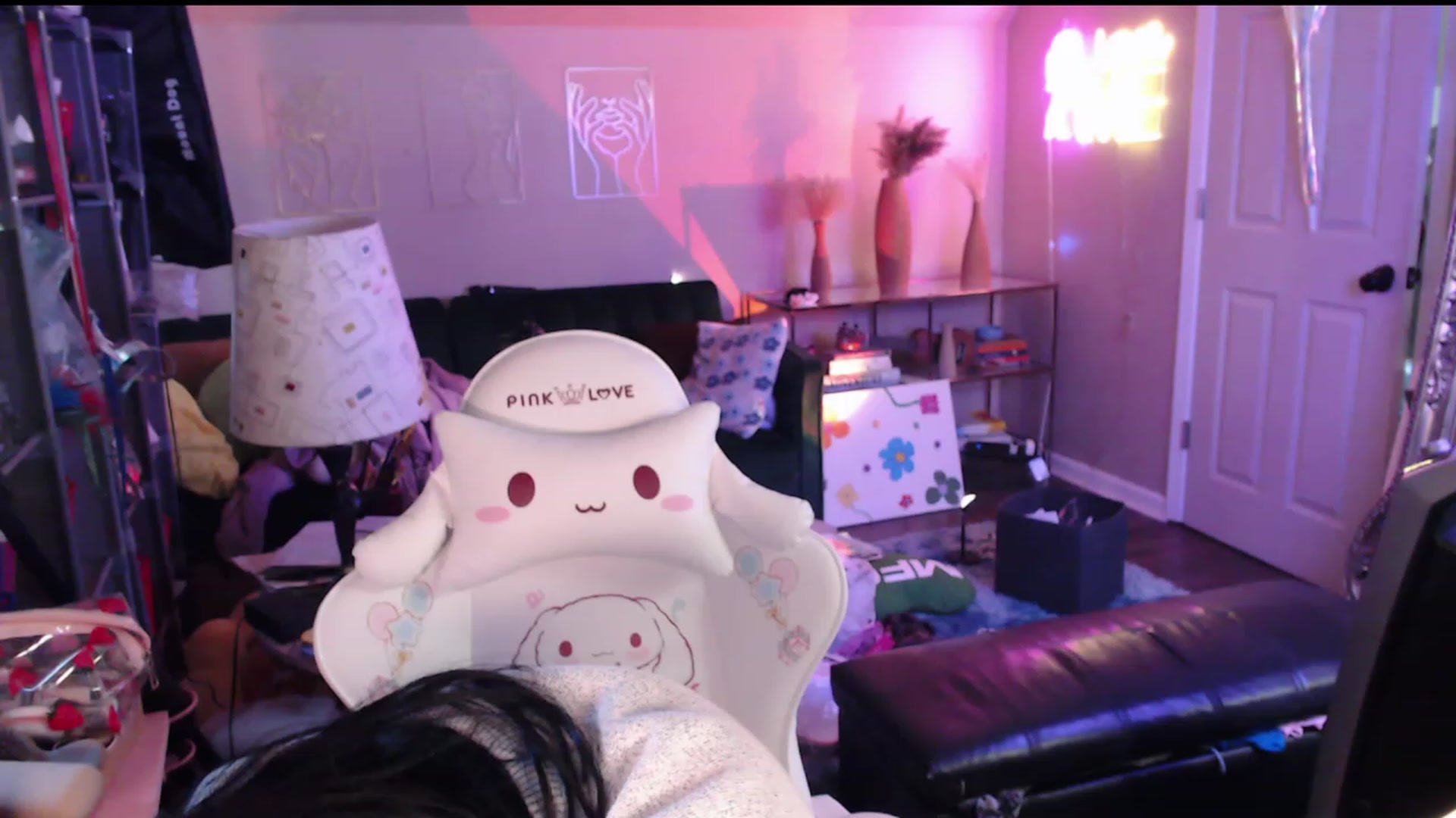 Gallery image thumbnail from Kamila__'s myfreecams stream on, 05/07/2023, 13:19 image 8 of 20