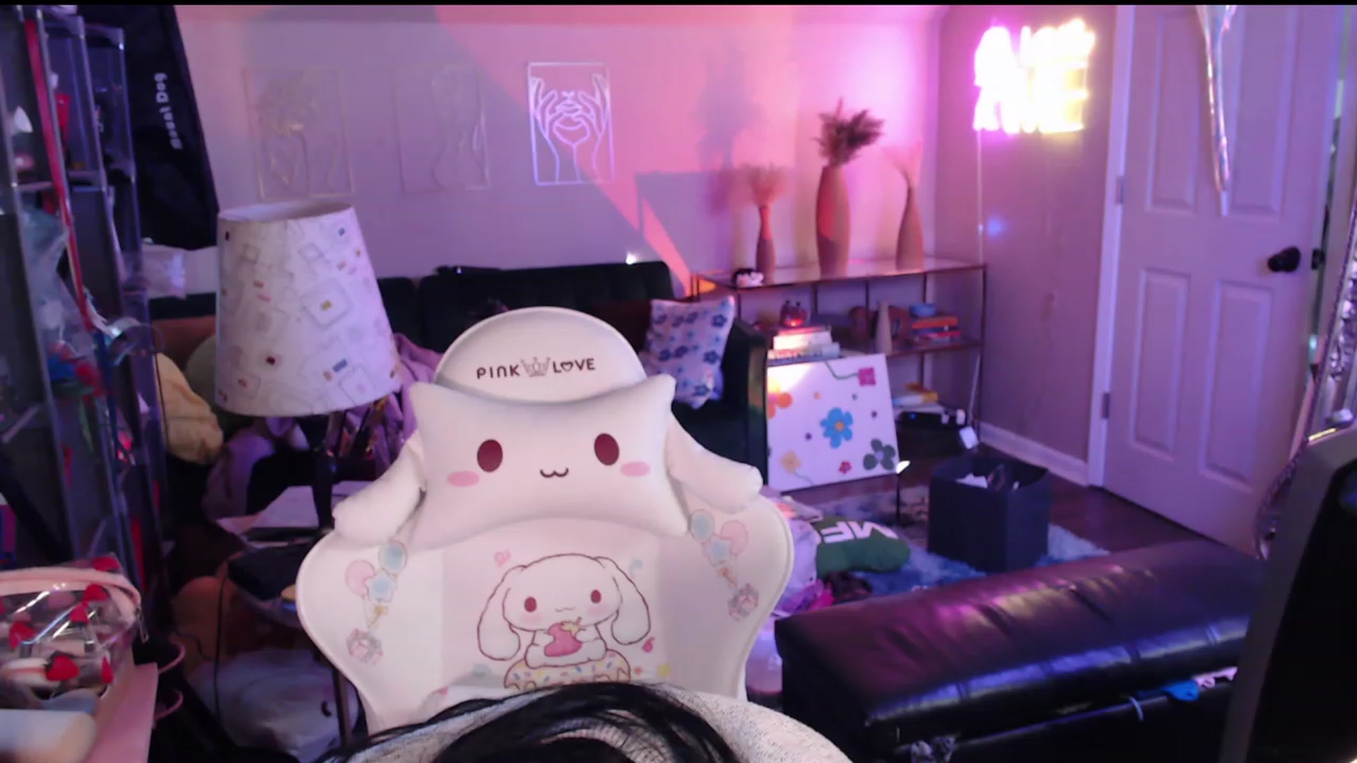 Gallery image thumbnail from Kamila__'s myfreecams stream on, 05/07/2023, 13:19 image 12 of 20