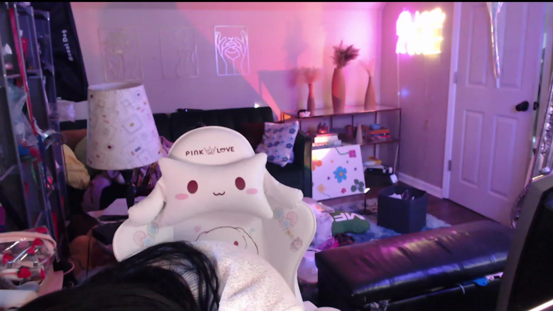Gallery image thumbnail from Kamila__'s myfreecams stream on, 05/07/2023, 13:19 image 4 of 20