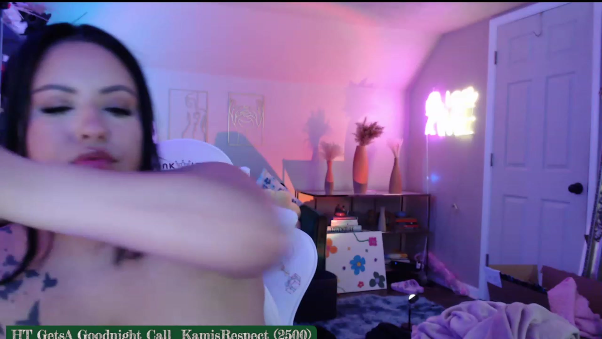 Gallery image thumbnail from Kamila__'s myfreecams stream on, 05/14/2023, 08:20 image 13 of 20