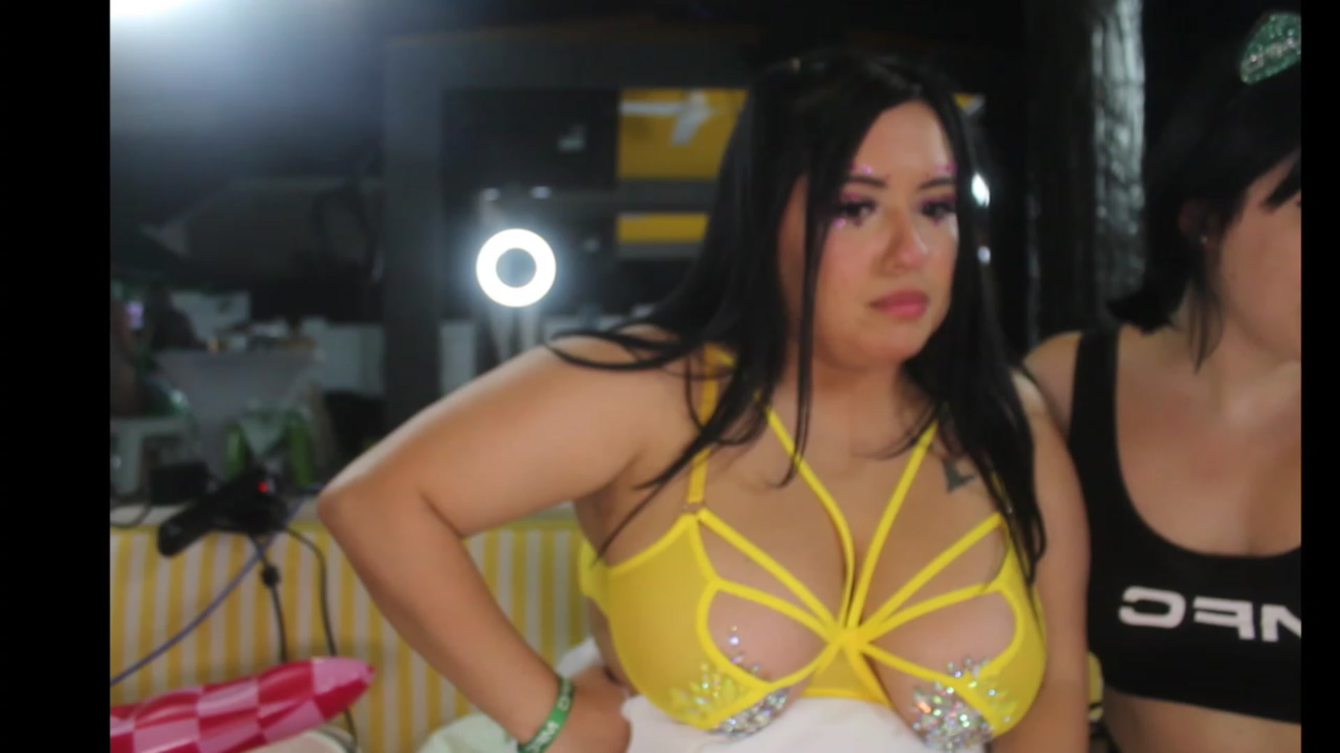 Gallery image thumbnail from Kamila__'s myfreecams stream on, 05/25/2023, 07:46 image 9 of 20