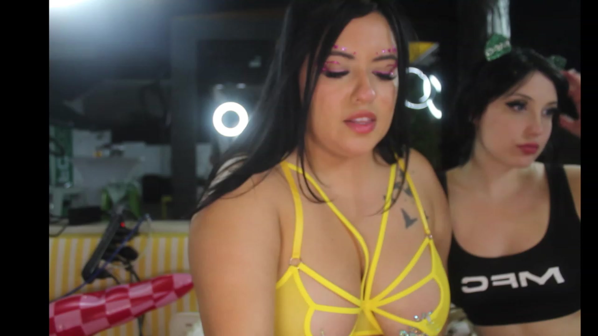 Gallery image thumbnail from Kamila__'s myfreecams stream on, 05/25/2023, 07:46 image 7 of 20