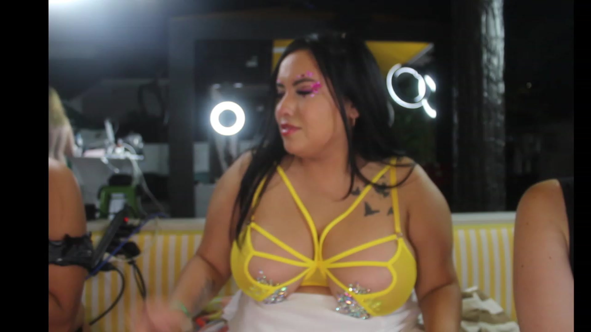 Gallery image thumbnail from Kamila__'s myfreecams stream on, 05/25/2023, 07:46 image 1 of 20