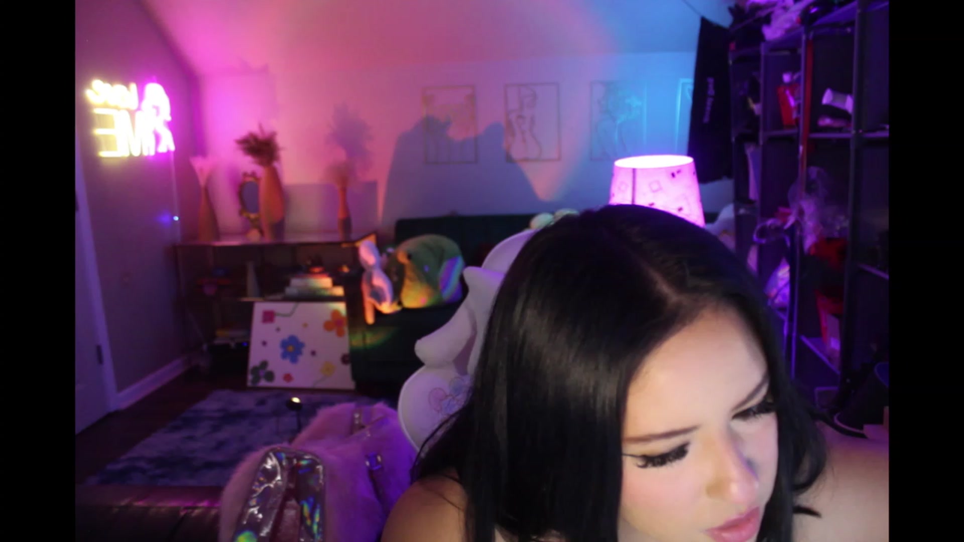 Gallery image thumbnail from Kamila__'s myfreecams stream on, 05/27/2023, 08:09 image 2 of 20