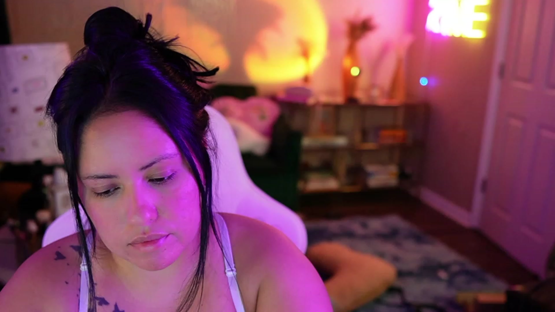 Gallery image thumbnail from Kamila__'s myfreecams stream on, 06/18/2023, 10:12 image 19 of 20