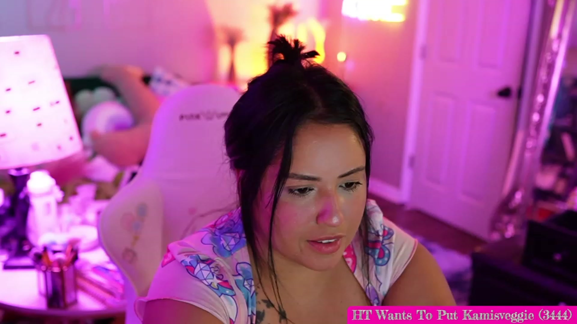 Gallery image thumbnail from Kamila__'s myfreecams stream on, 06/19/2023, 03:01 image 15 of 20