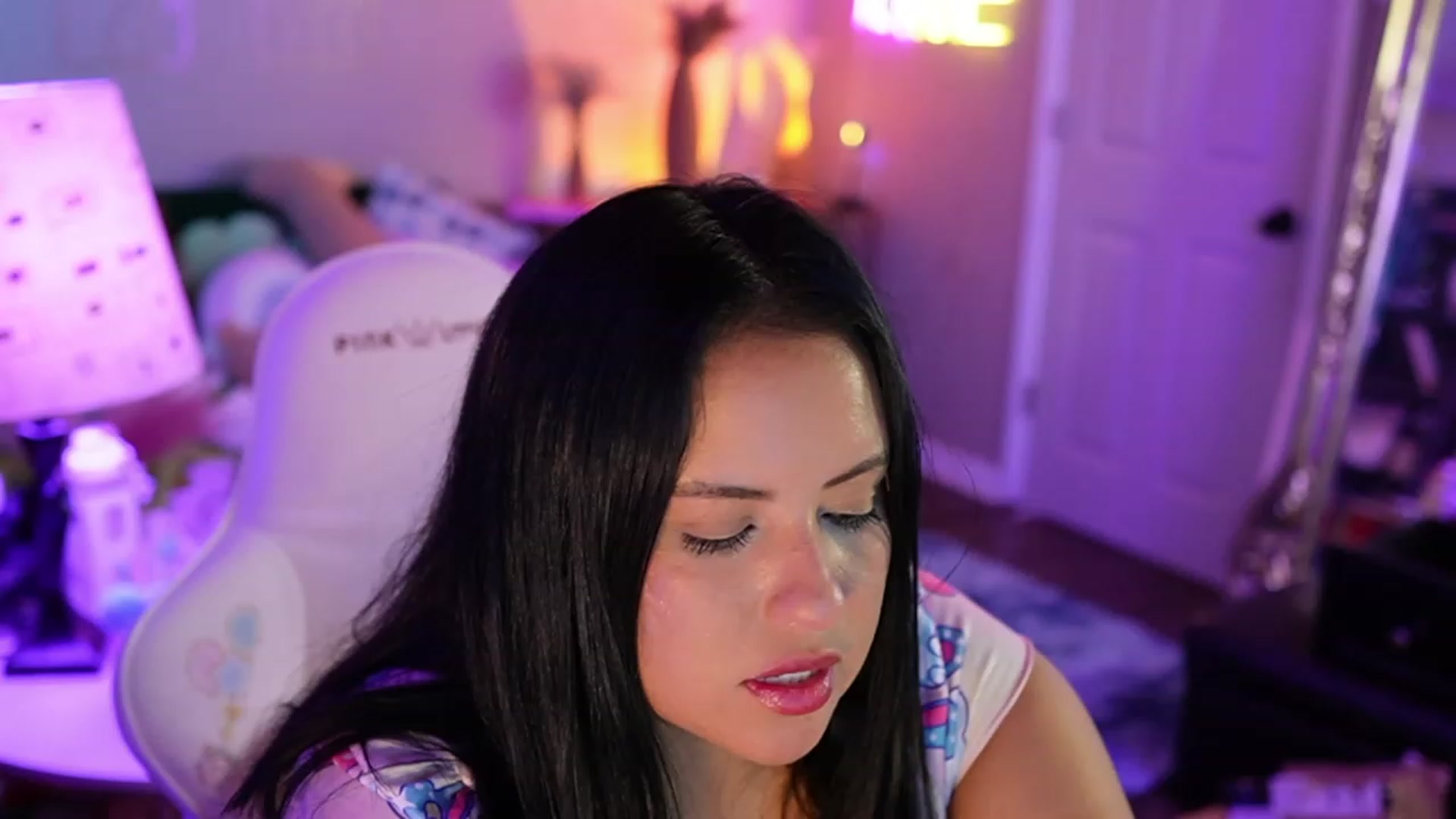Gallery image thumbnail from Kamila__'s myfreecams stream on, 06/19/2023, 06:55 image 13 of 20