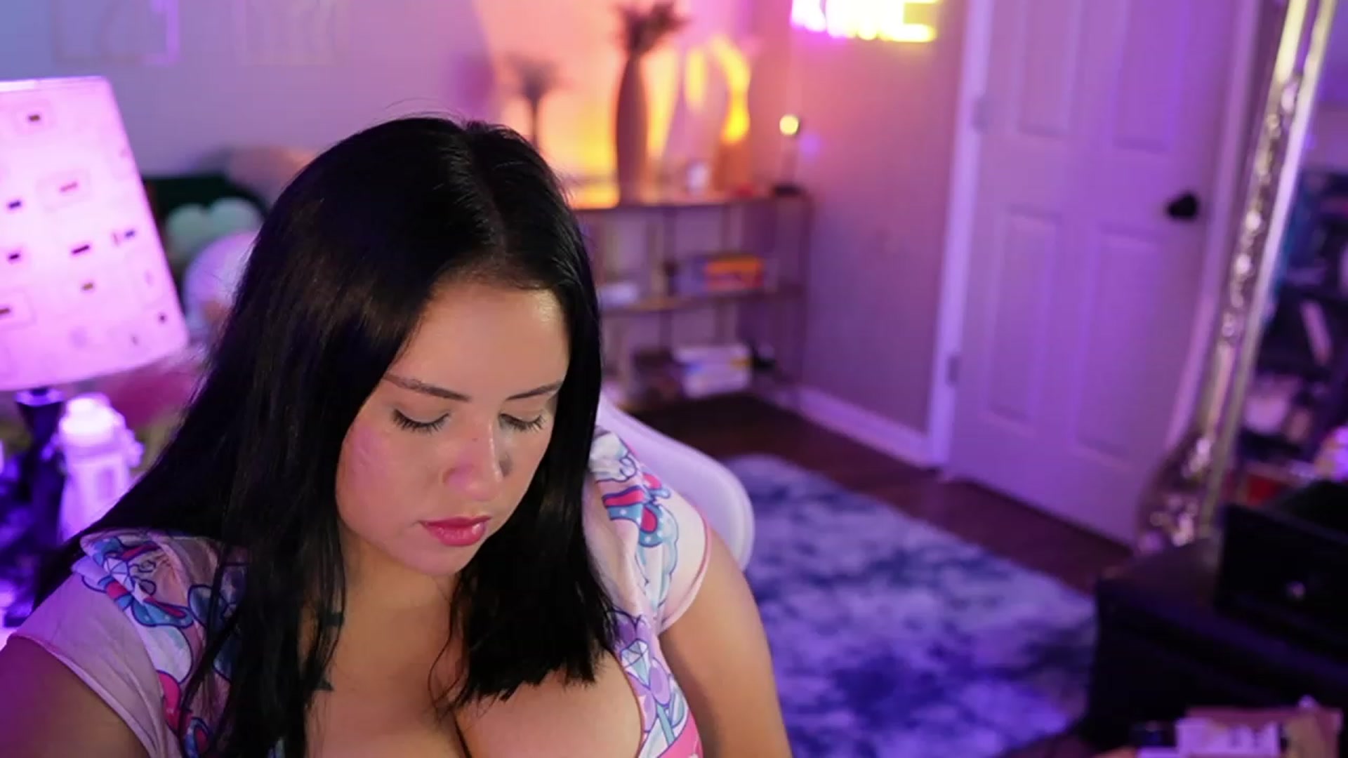 Gallery image thumbnail from Kamila__'s myfreecams stream on, 06/19/2023, 06:55 image 8 of 20