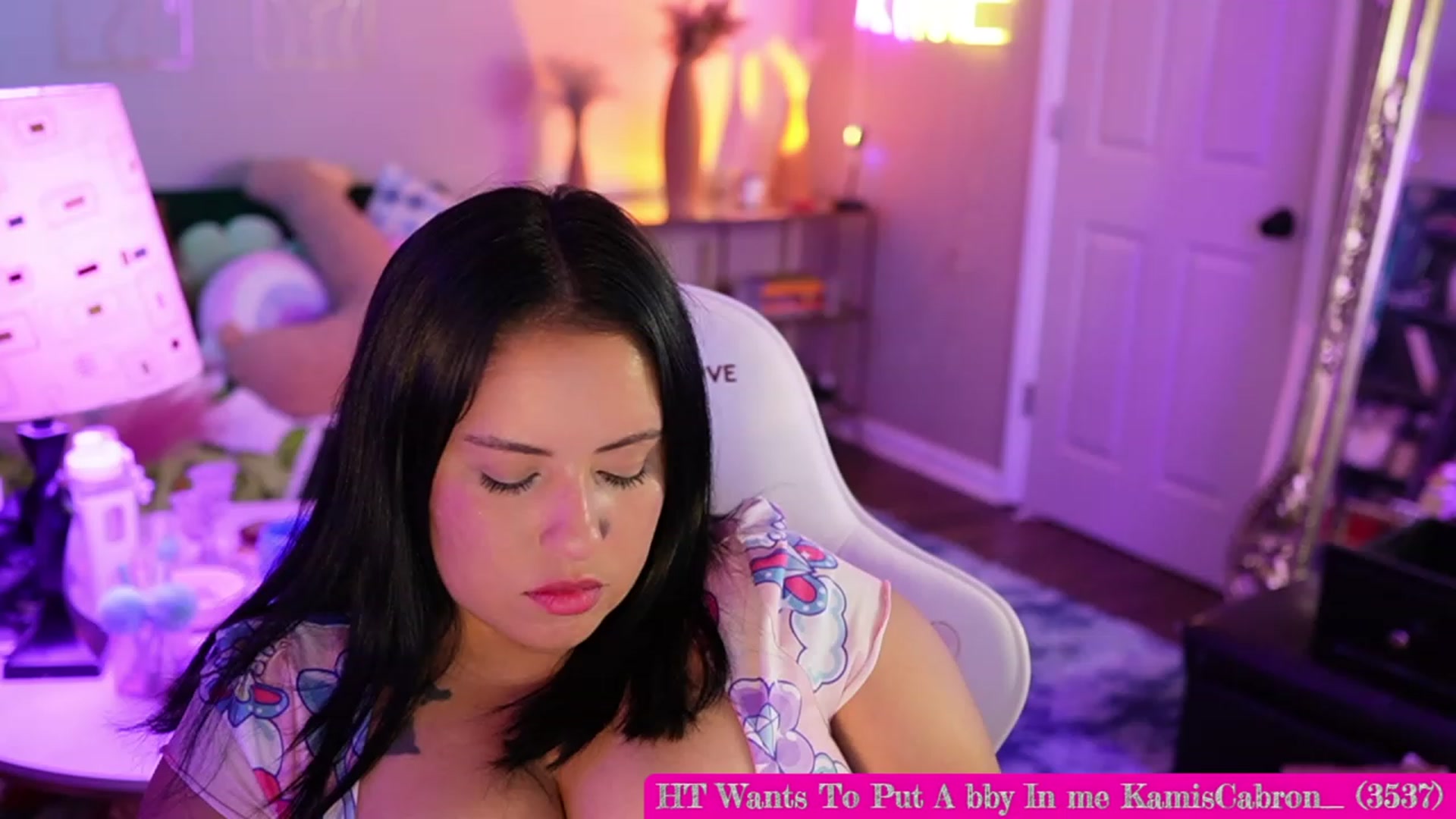 Gallery image thumbnail from Kamila__'s myfreecams stream on, 06/19/2023, 06:55 image 5 of 20