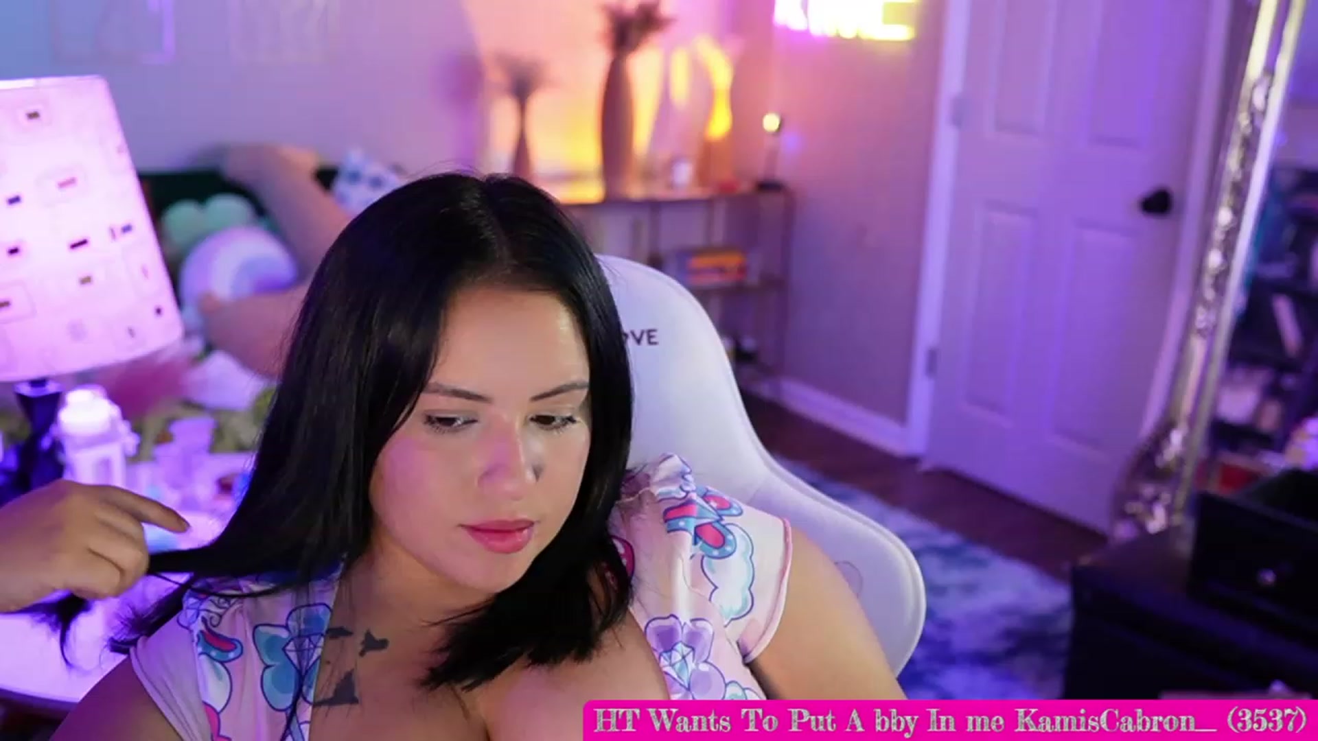 Gallery image thumbnail from Kamila__'s myfreecams stream on, 06/19/2023, 06:55 image 6 of 20
