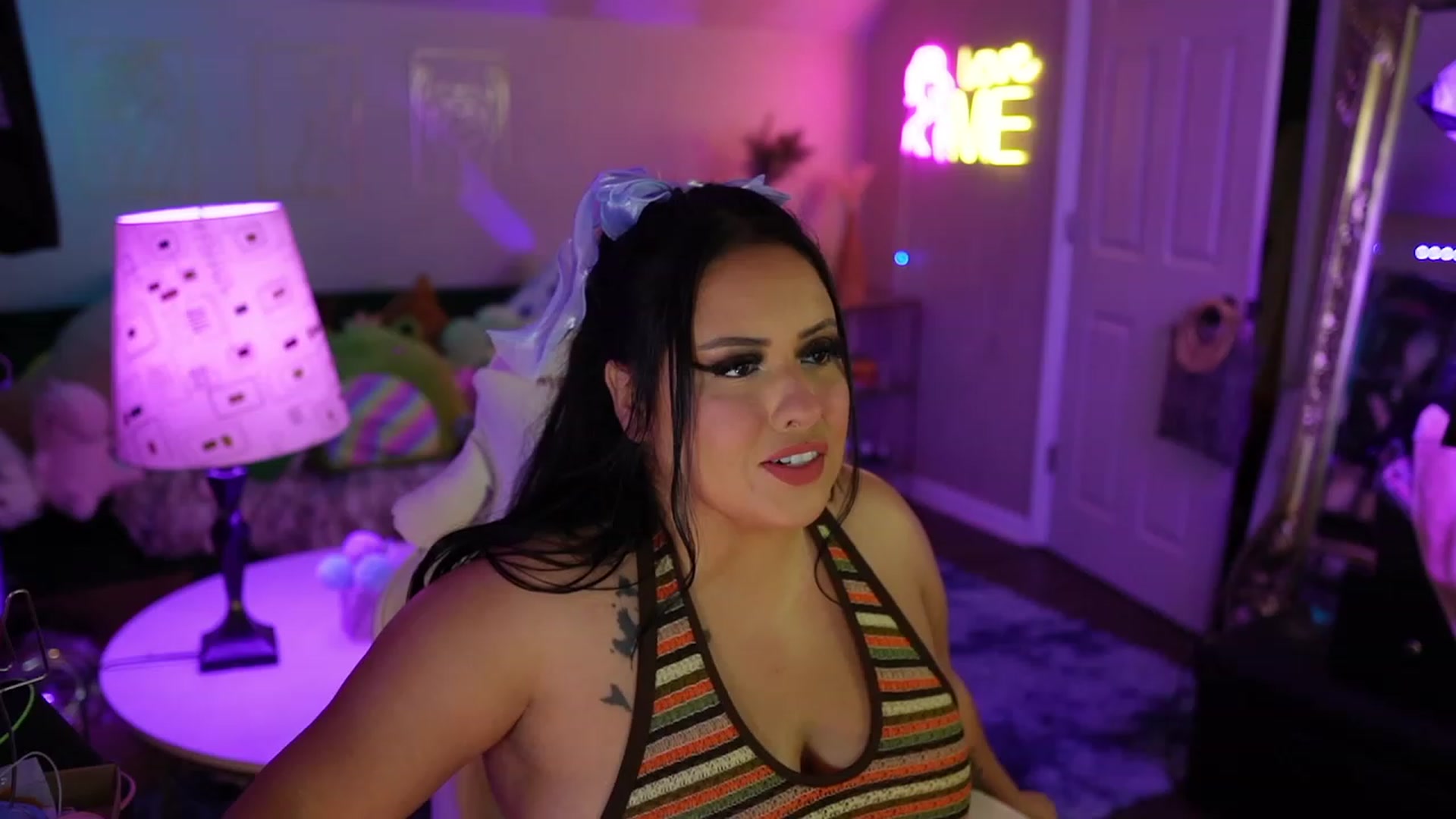 Gallery image thumbnail from Kamila__'s myfreecams stream on, 07/01/2023, 02:37 image 1 of 20