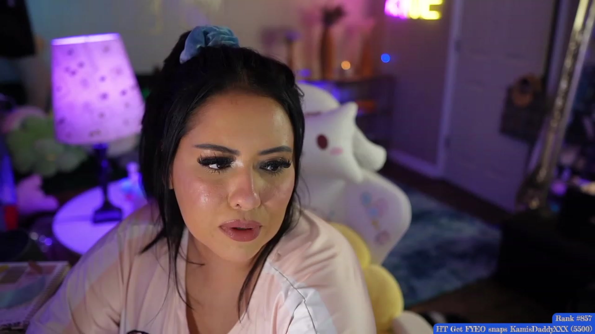 Gallery image thumbnail from Kamila__'s myfreecams stream on, 07/04/2023, 06:21 image 10 of 20