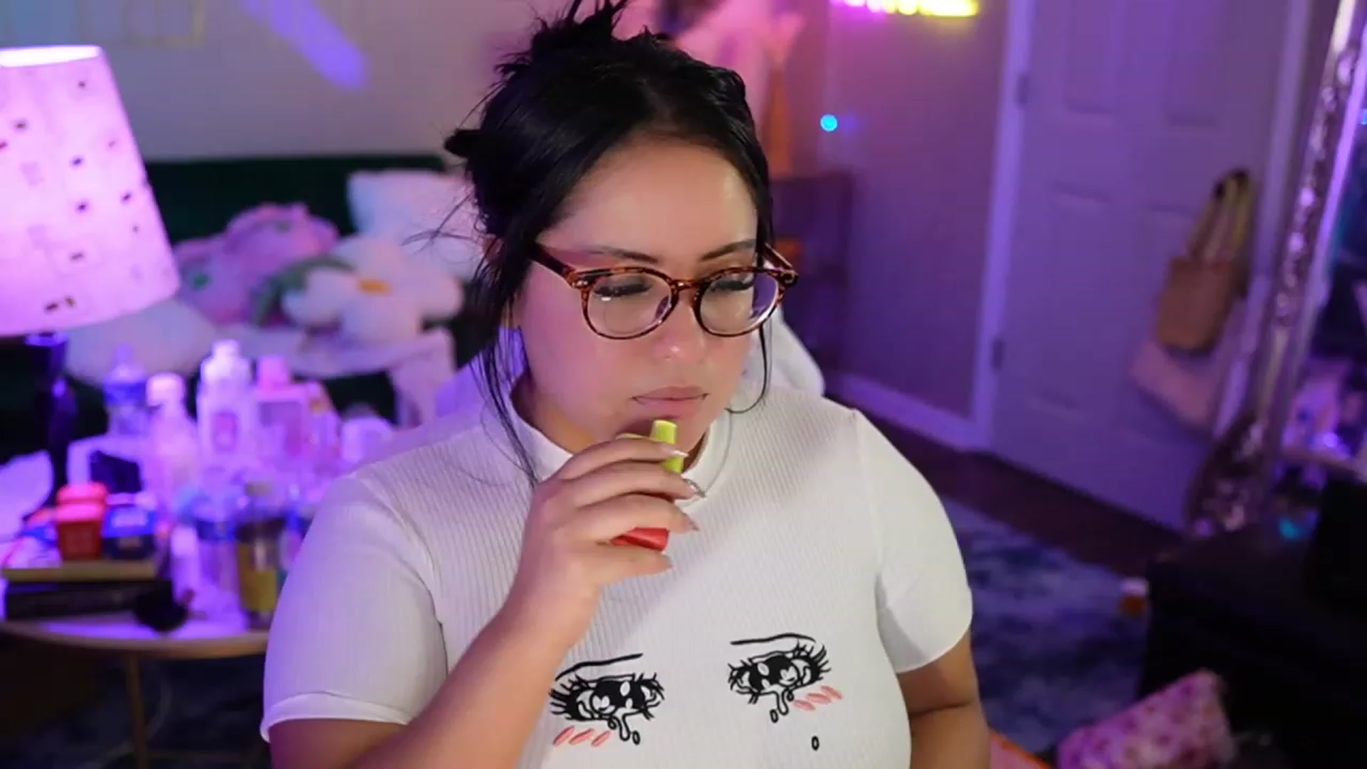 Gallery image thumbnail from Kamila__'s myfreecams stream on, 07/10/2023, 10:52 image 5 of 20