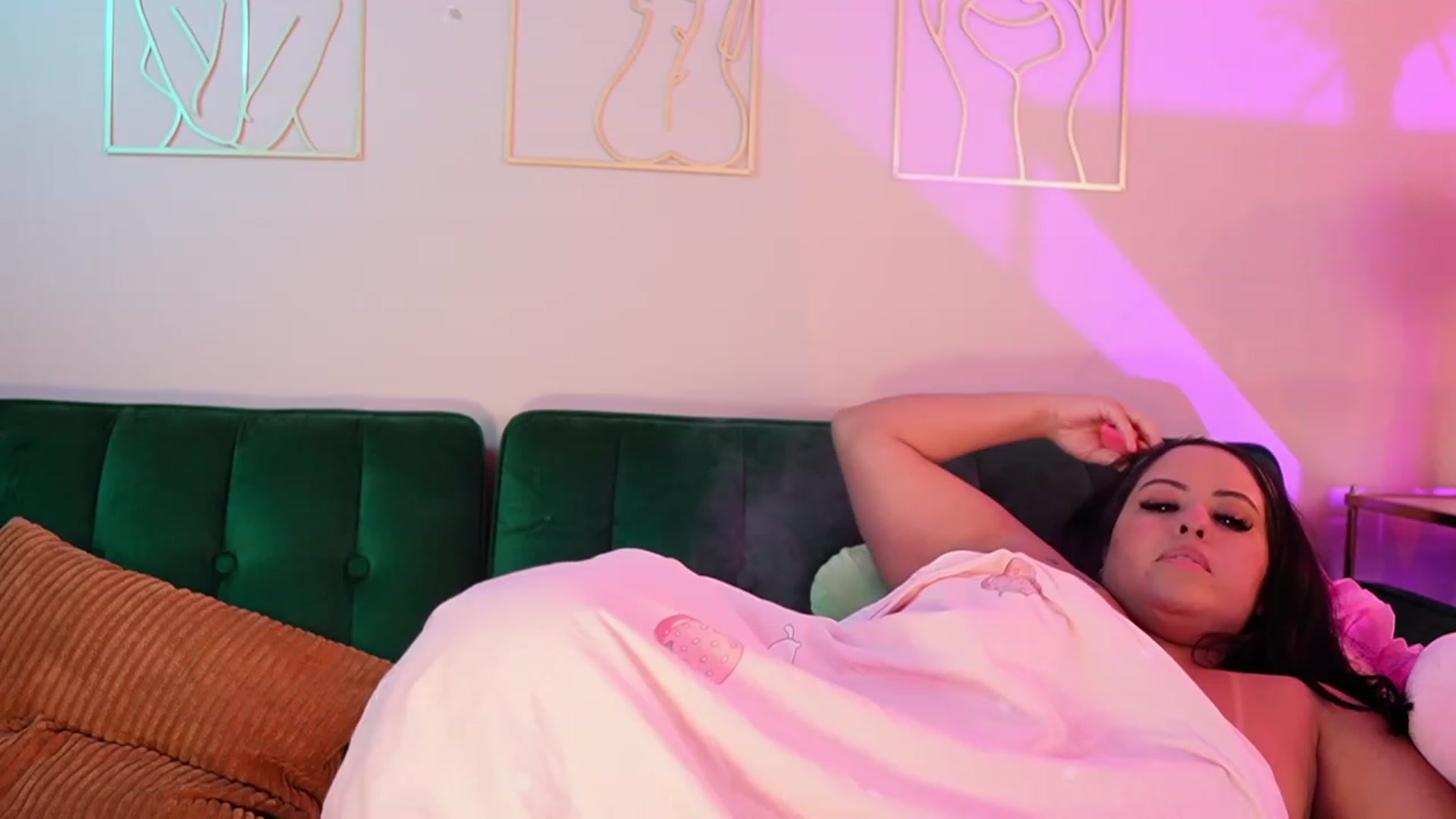 Gallery image thumbnail from Kamila__'s myfreecams stream on, 07/19/2023, 06:11 image 12 of 20