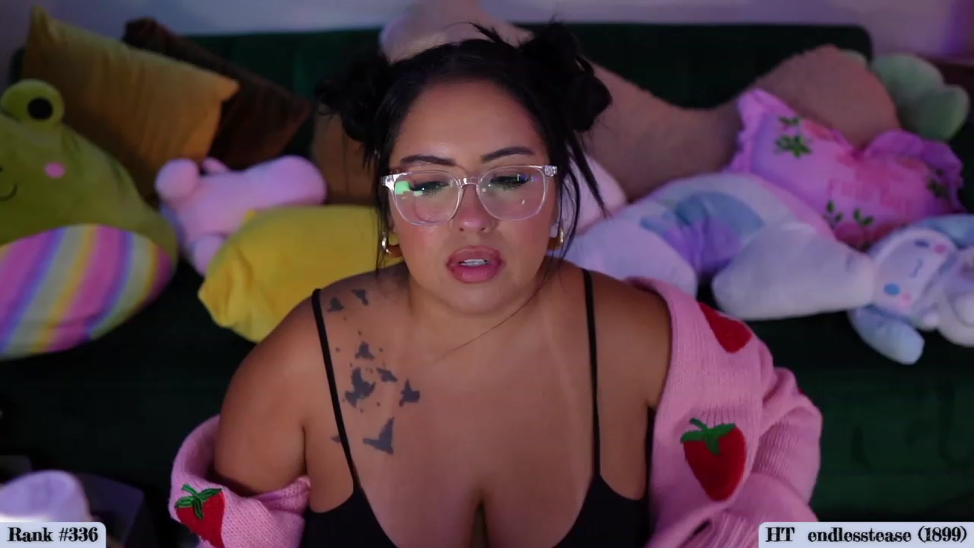 Gallery image thumbnail from Kamila__'s myfreecams stream on, 07/31/2023, 01:35 image 18 of 20