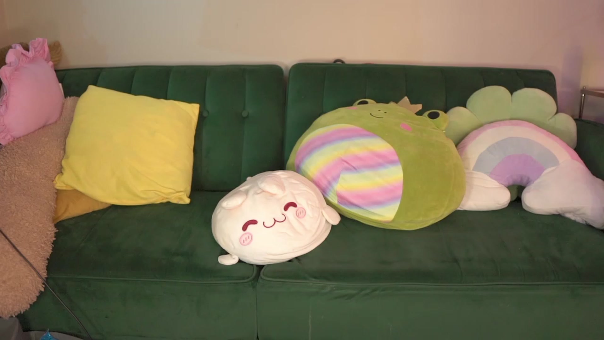 Gallery image thumbnail from Kamila__'s myfreecams stream on, 08/05/2023, 08:54 image 2 of 20
