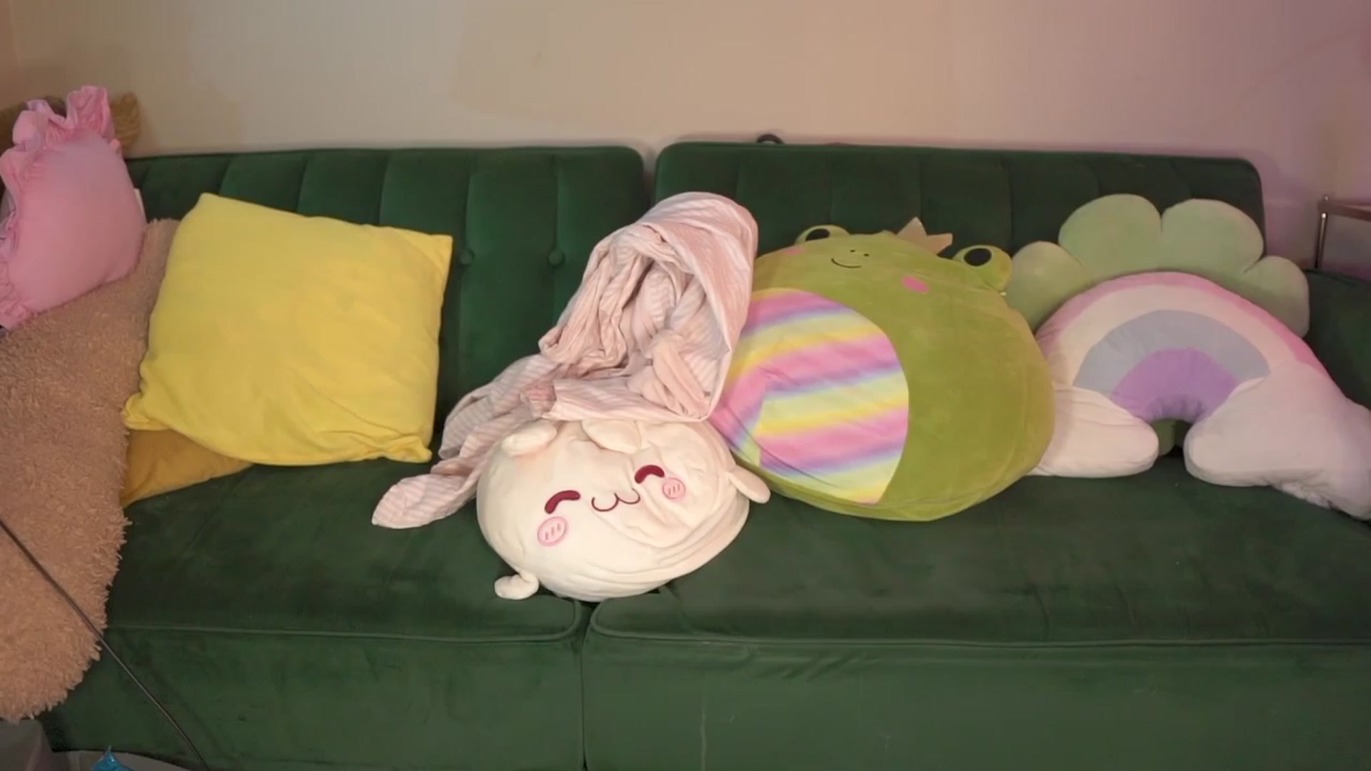 Gallery image thumbnail from Kamila__'s myfreecams stream on, 08/05/2023, 08:54 image 3 of 20