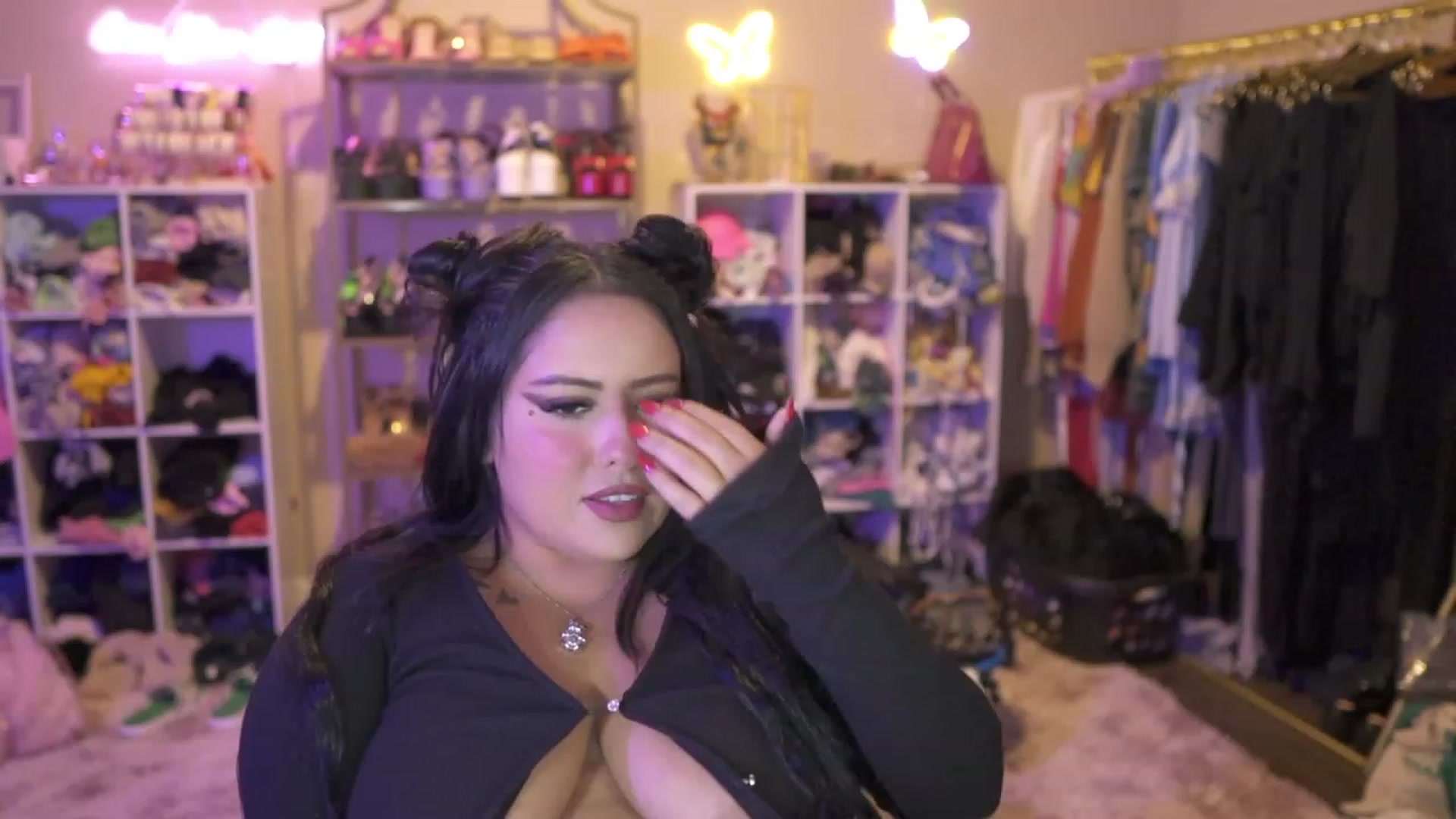 Gallery image thumbnail from Kamila__'s myfreecams stream on, 08/11/2023, 01:57 image 9 of 20