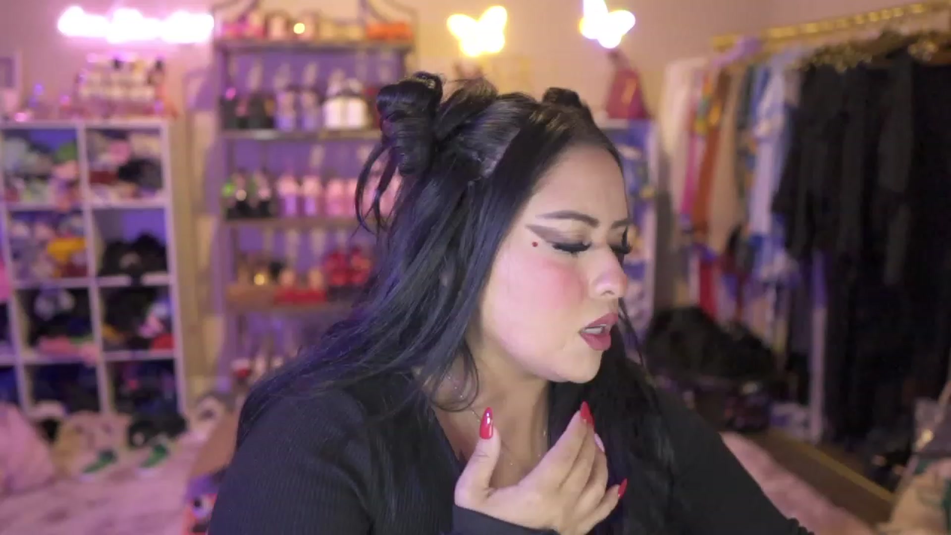 Gallery image thumbnail from Kamila__'s myfreecams stream on, 08/11/2023, 01:57 image 1 of 20