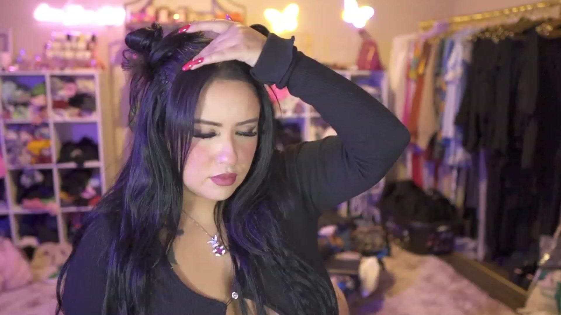 Gallery image thumbnail from Kamila__'s myfreecams stream on, 08/11/2023, 01:57 image 14 of 20