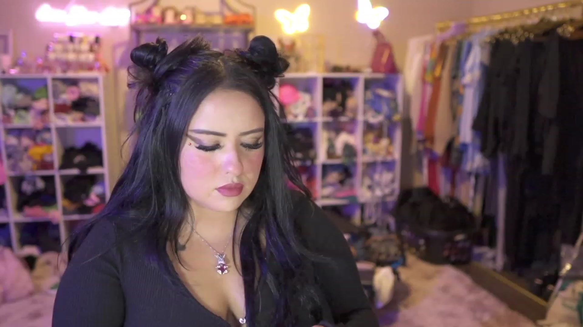 Gallery image thumbnail from Kamila__'s myfreecams stream on, 08/11/2023, 01:57 image 18 of 20