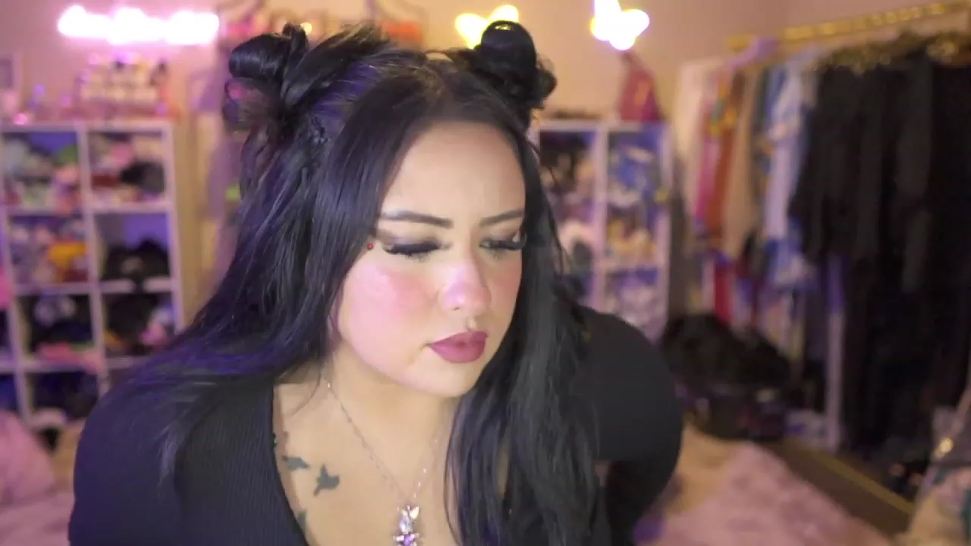 Gallery image thumbnail from Kamila__'s myfreecams stream on, 08/11/2023, 01:57 image 15 of 20