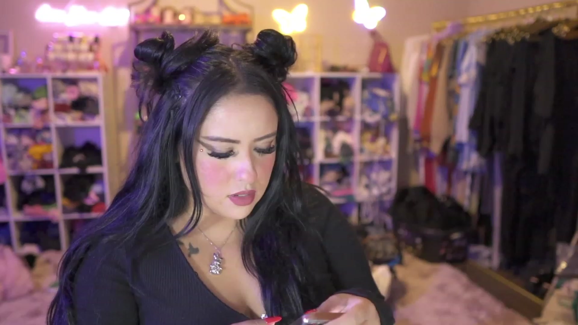 Gallery image thumbnail from Kamila__'s myfreecams stream on, 08/11/2023, 01:57 image 7 of 20
