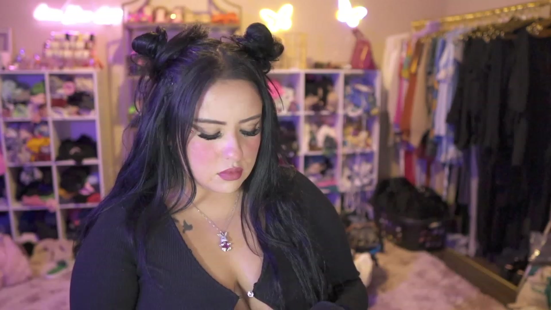Gallery image thumbnail from Kamila__'s myfreecams stream on, 08/11/2023, 01:57 image 16 of 20