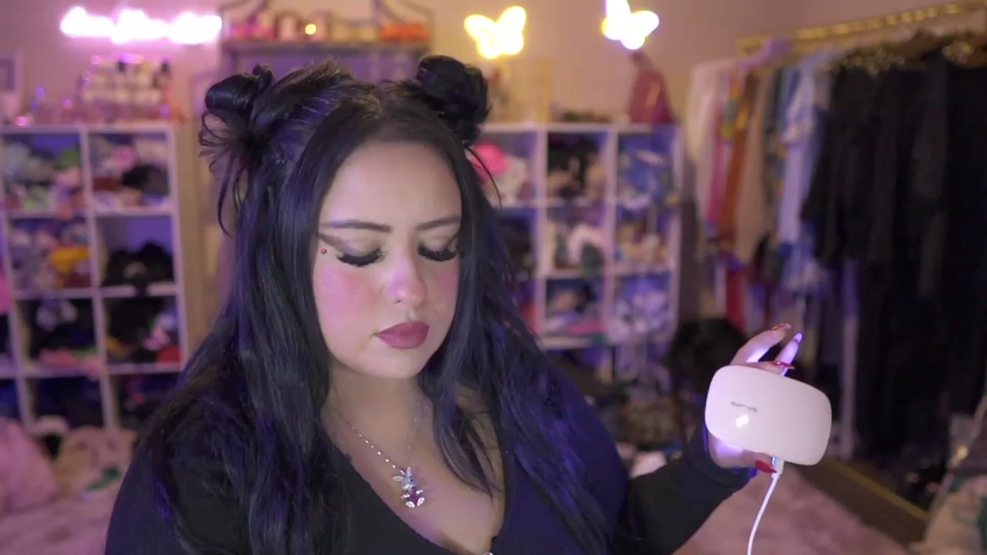 Gallery image thumbnail from Kamila__'s myfreecams stream on, 08/11/2023, 01:57 image 4 of 20