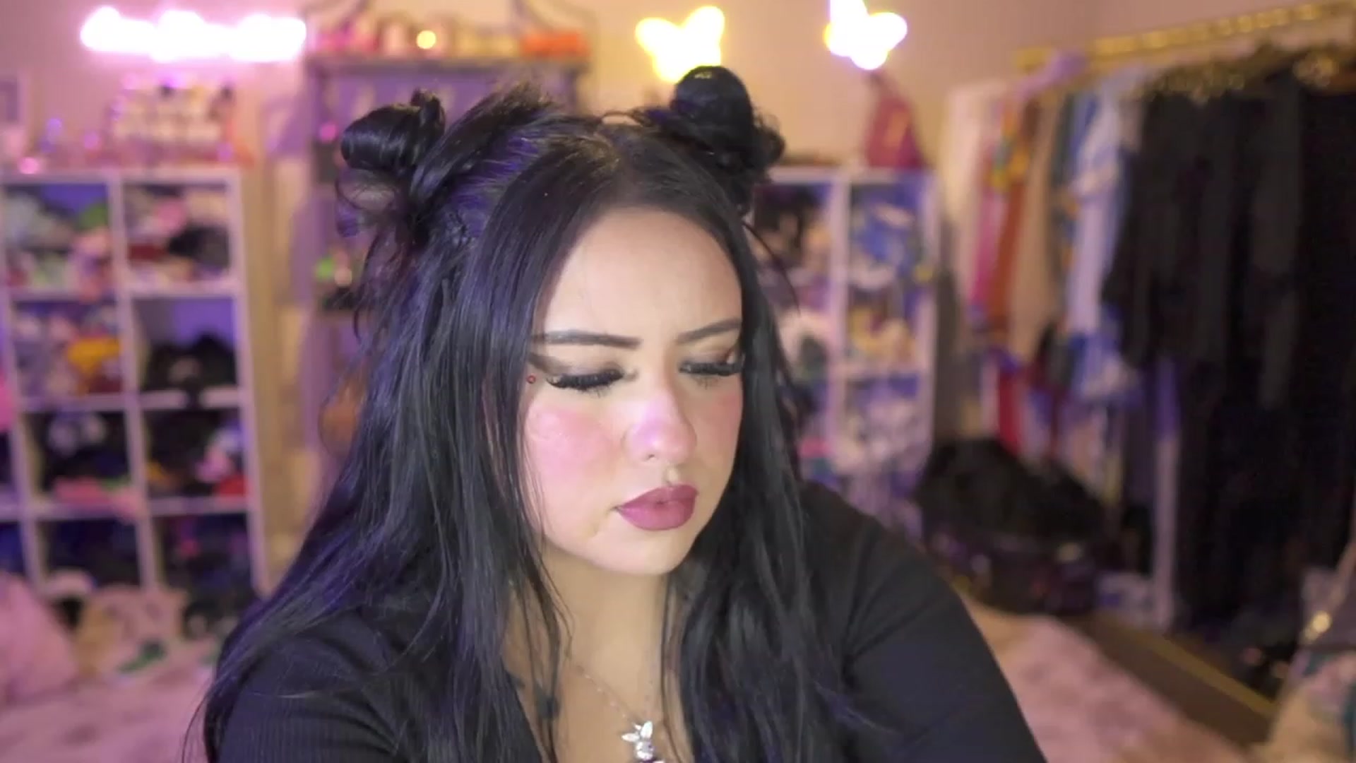 Gallery image thumbnail from Kamila__'s myfreecams stream on, 08/11/2023, 01:57 image 17 of 20