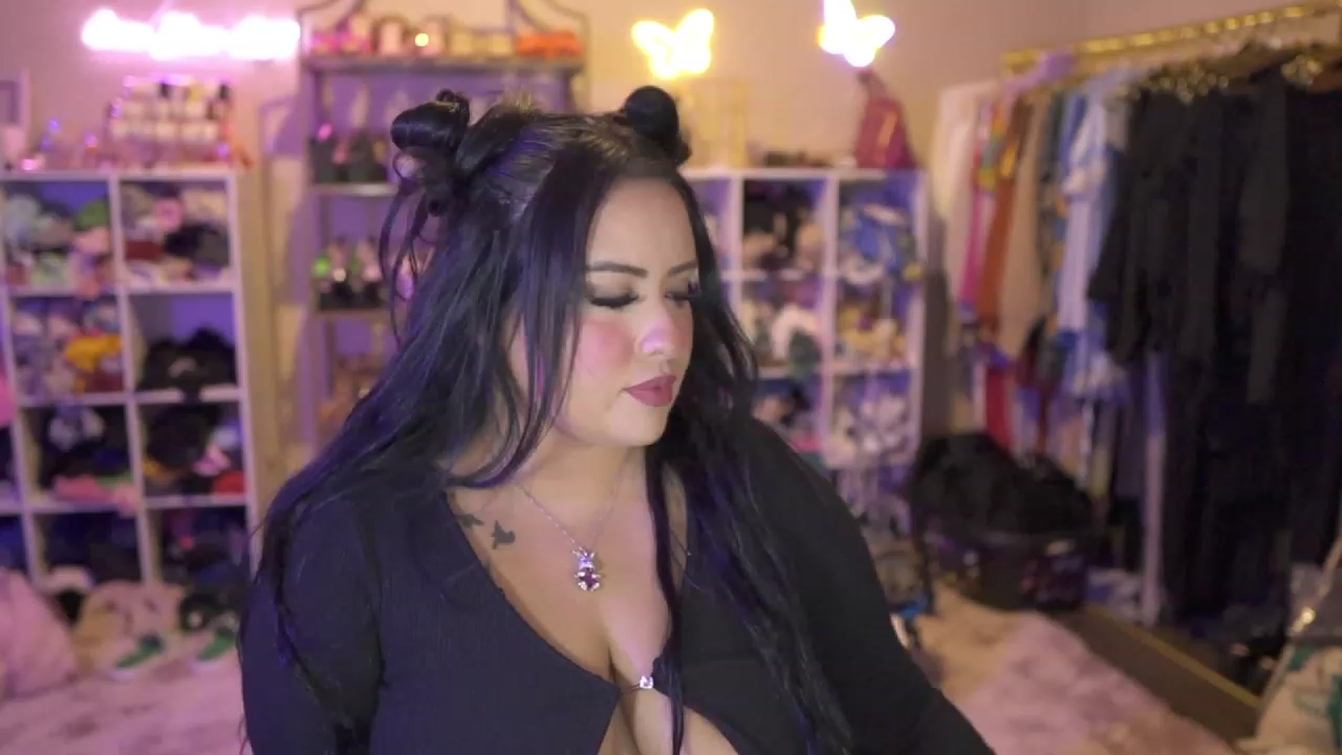 Gallery image thumbnail from Kamila__'s myfreecams stream on, 08/11/2023, 01:57 image 12 of 20