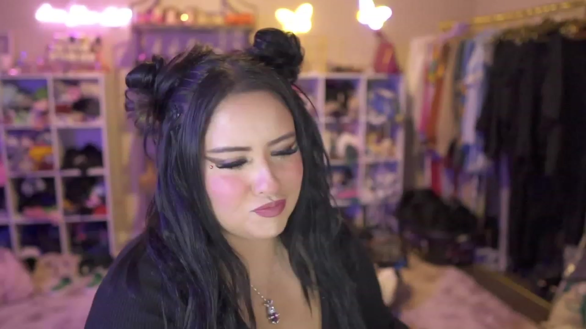 Gallery image thumbnail from Kamila__'s myfreecams stream on, 08/11/2023, 01:57 image 3 of 20