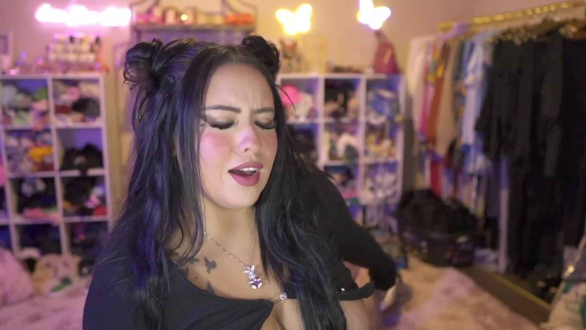 Gallery image thumbnail from Kamila__'s myfreecams stream on, 08/11/2023, 01:57 image 10 of 20