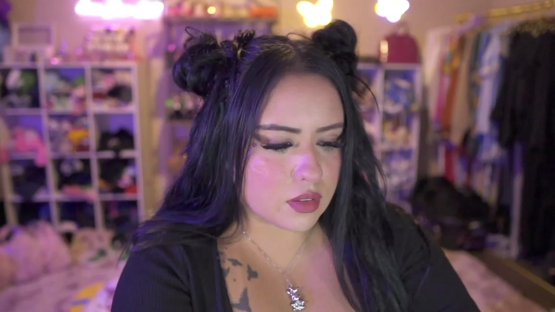 Gallery image thumbnail from Kamila__'s myfreecams stream on, 08/11/2023, 04:19 image 10 of 20
