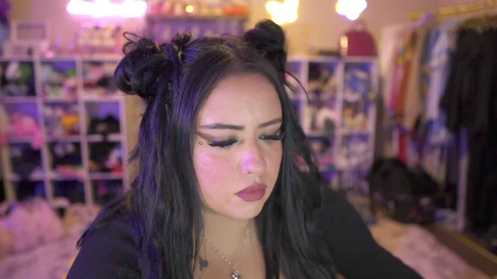 Gallery image thumbnail from Kamila__'s myfreecams stream on, 08/11/2023, 04:19 image 13 of 20