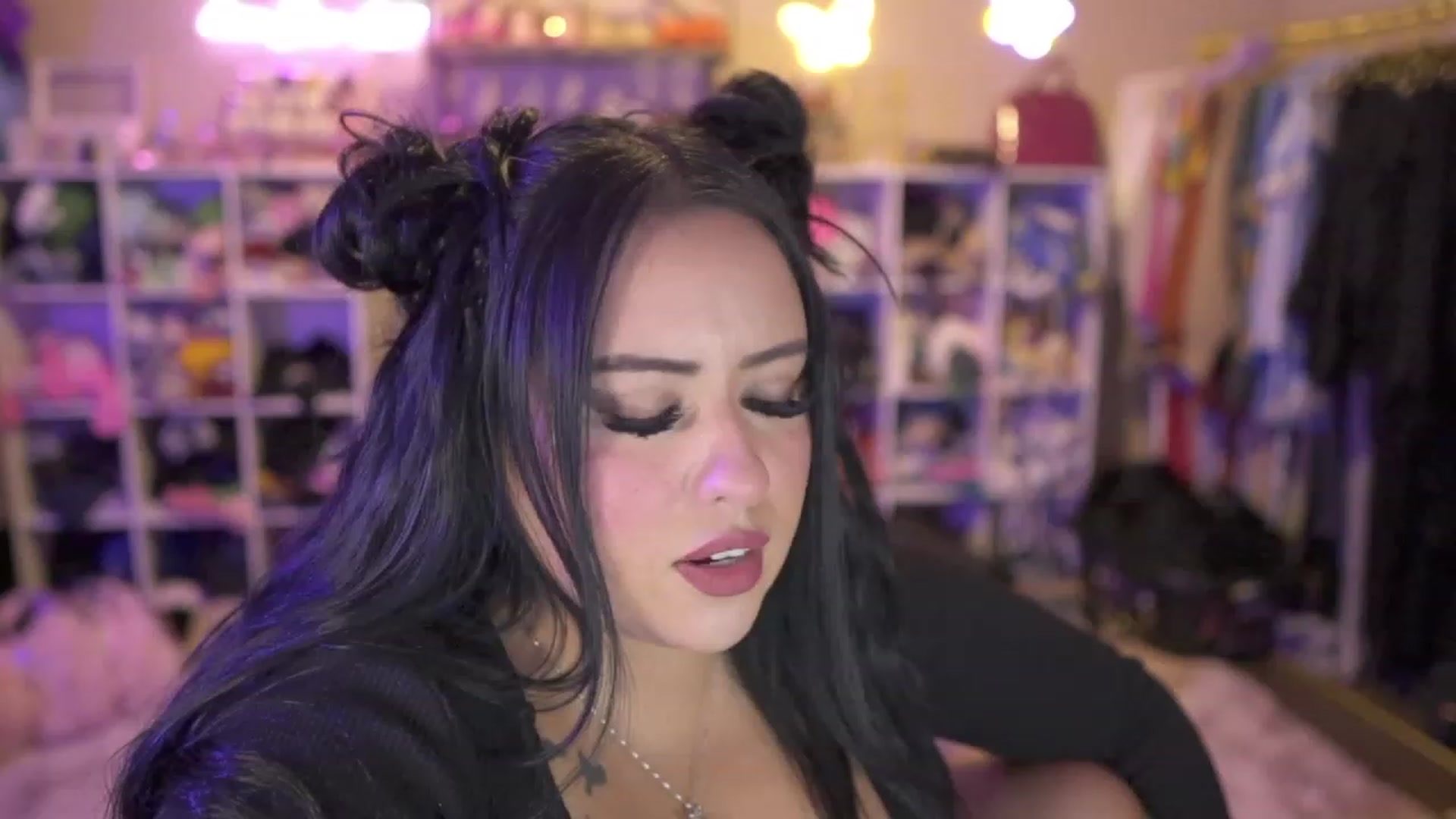 Gallery image thumbnail from Kamila__'s myfreecams stream on, 08/11/2023, 04:19 image 15 of 20
