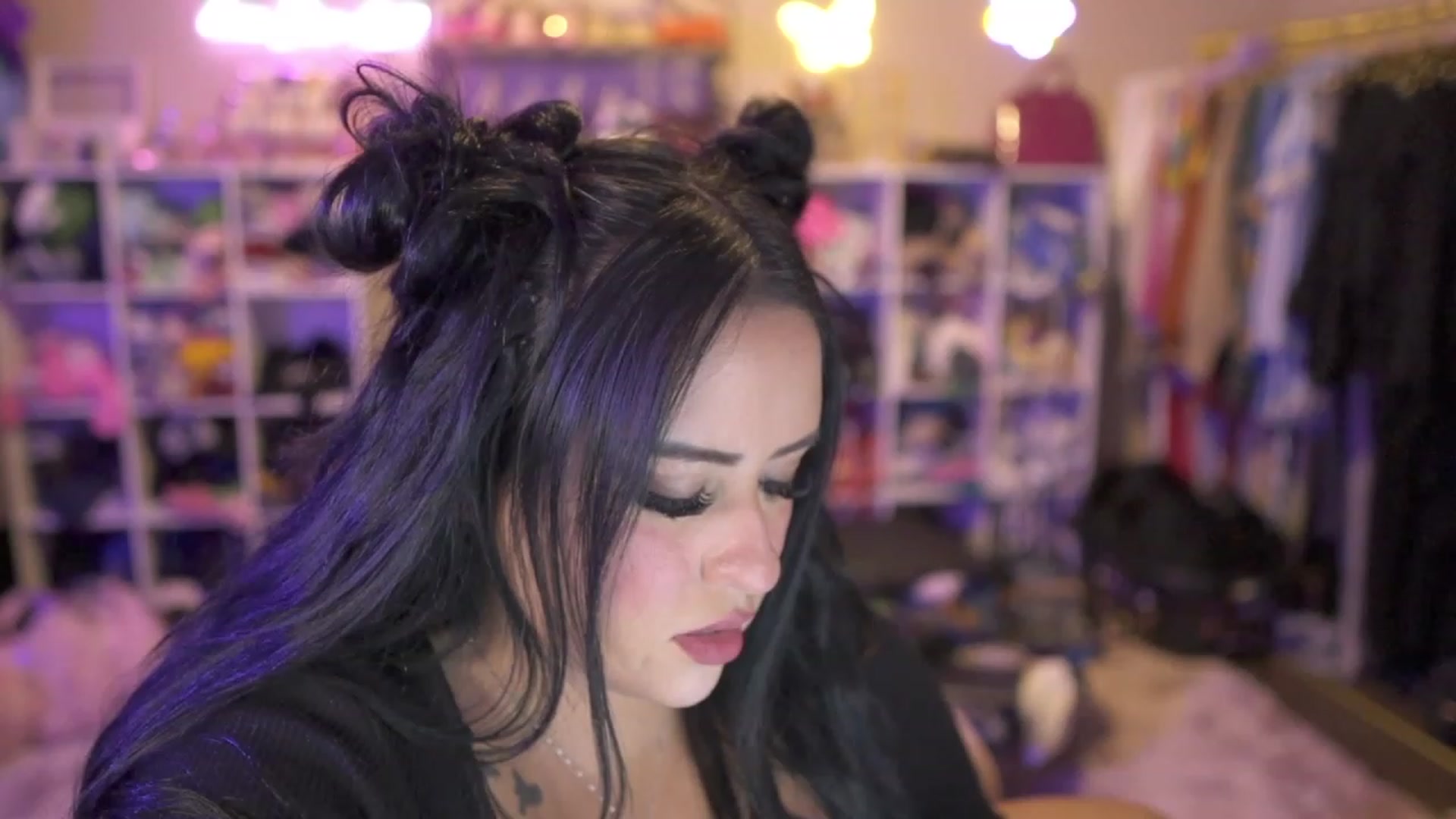 Gallery image thumbnail from Kamila__'s myfreecams stream on, 08/11/2023, 04:19 image 16 of 20