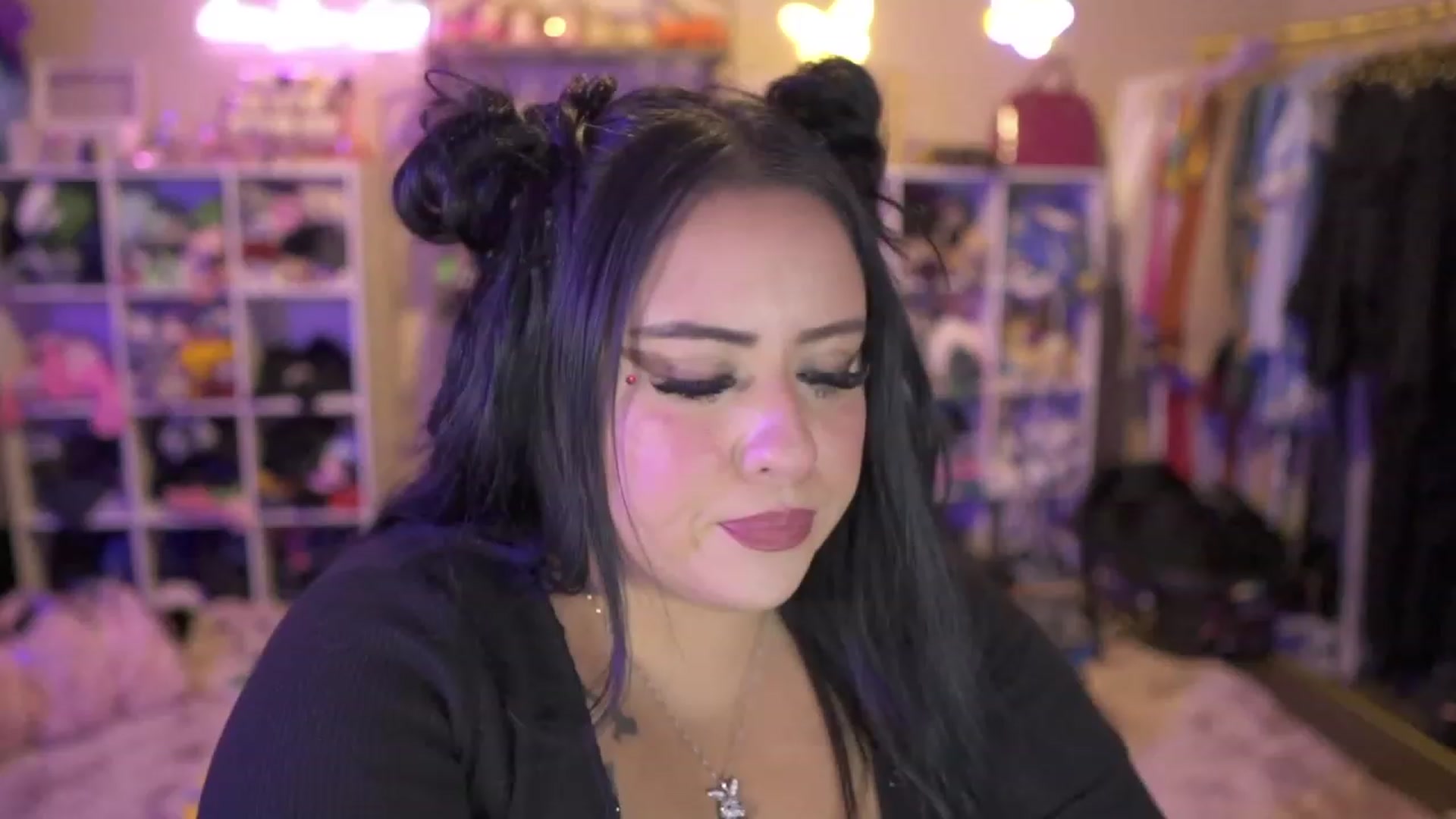 Gallery image thumbnail from Kamila__'s myfreecams stream on, 08/11/2023, 04:19 image 9 of 20