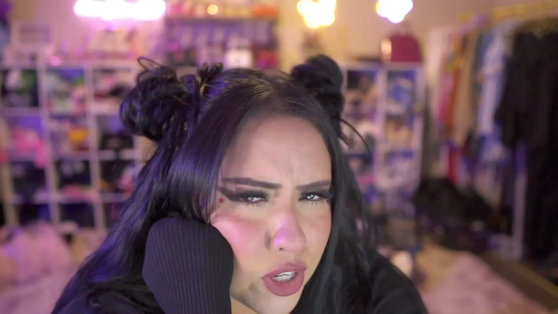 Gallery image thumbnail from Kamila__'s myfreecams stream on, 08/11/2023, 04:19 image 8 of 20