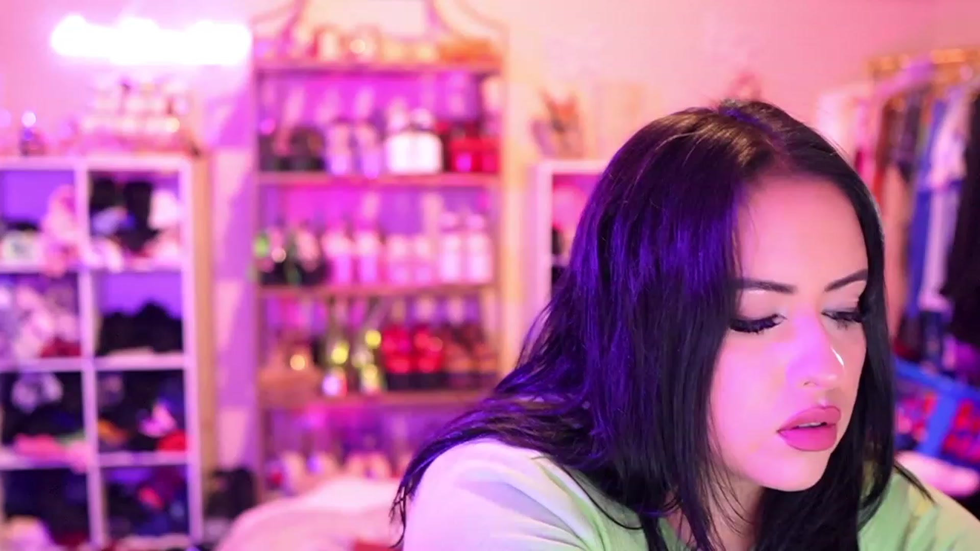 Gallery image thumbnail from Kamila__'s myfreecams stream on, 08/20/2023, 19:46 image 2 of 20
