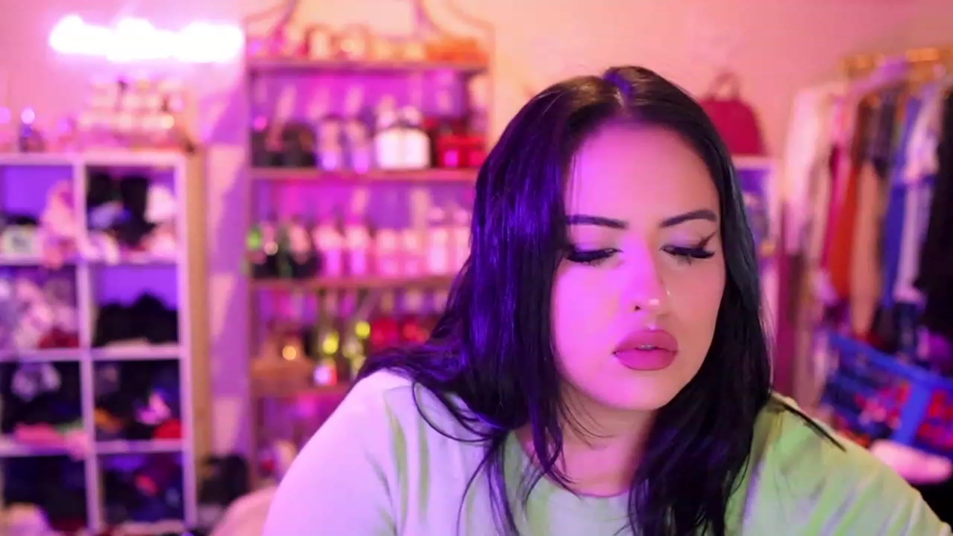 Gallery image thumbnail from Kamila__'s myfreecams stream on, 08/20/2023, 19:46 image 1 of 20