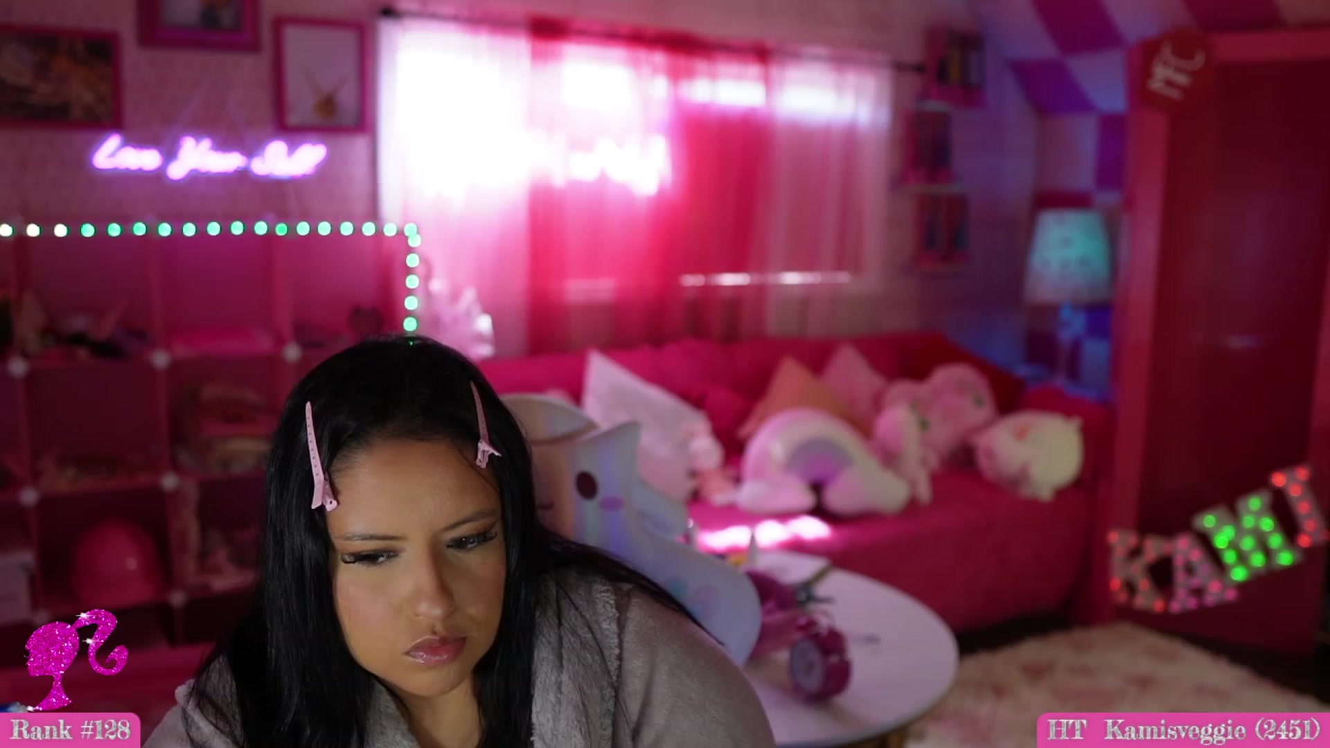 Gallery image thumbnail from Kamila__'s myfreecams stream on, 09/10/2023, 18:15 image 16 of 20