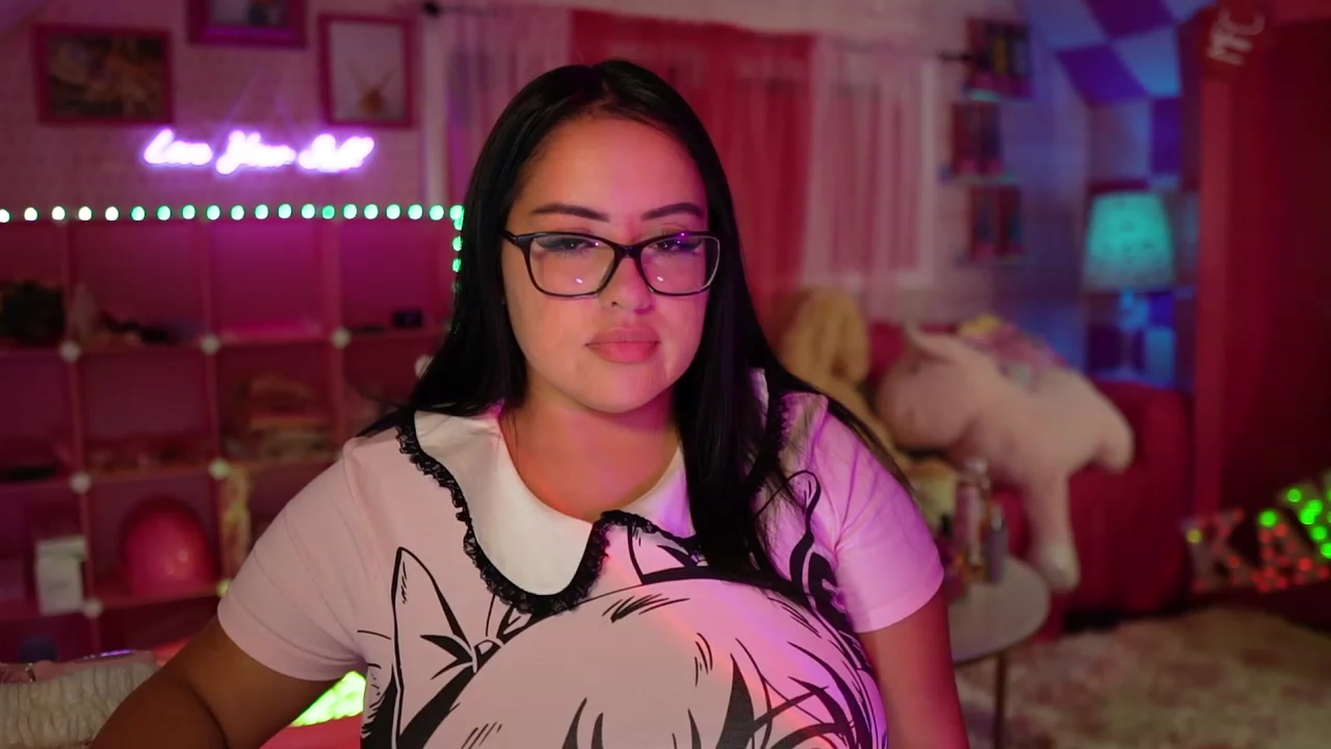 Gallery image thumbnail from Kamila__'s myfreecams stream on, 09/24/2023, 10:04 image 1 of 20