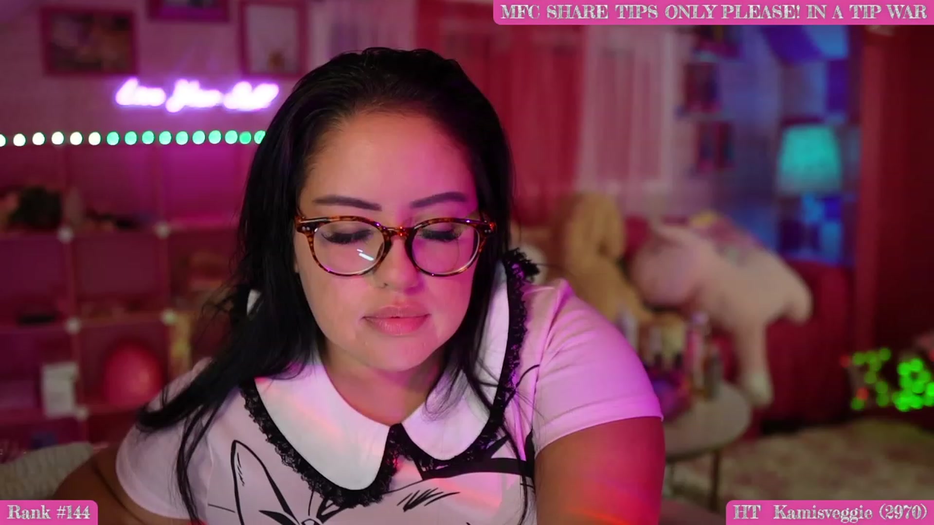 Gallery image thumbnail from Kamila__'s myfreecams stream on, 09/24/2023, 10:48 image 3 of 20