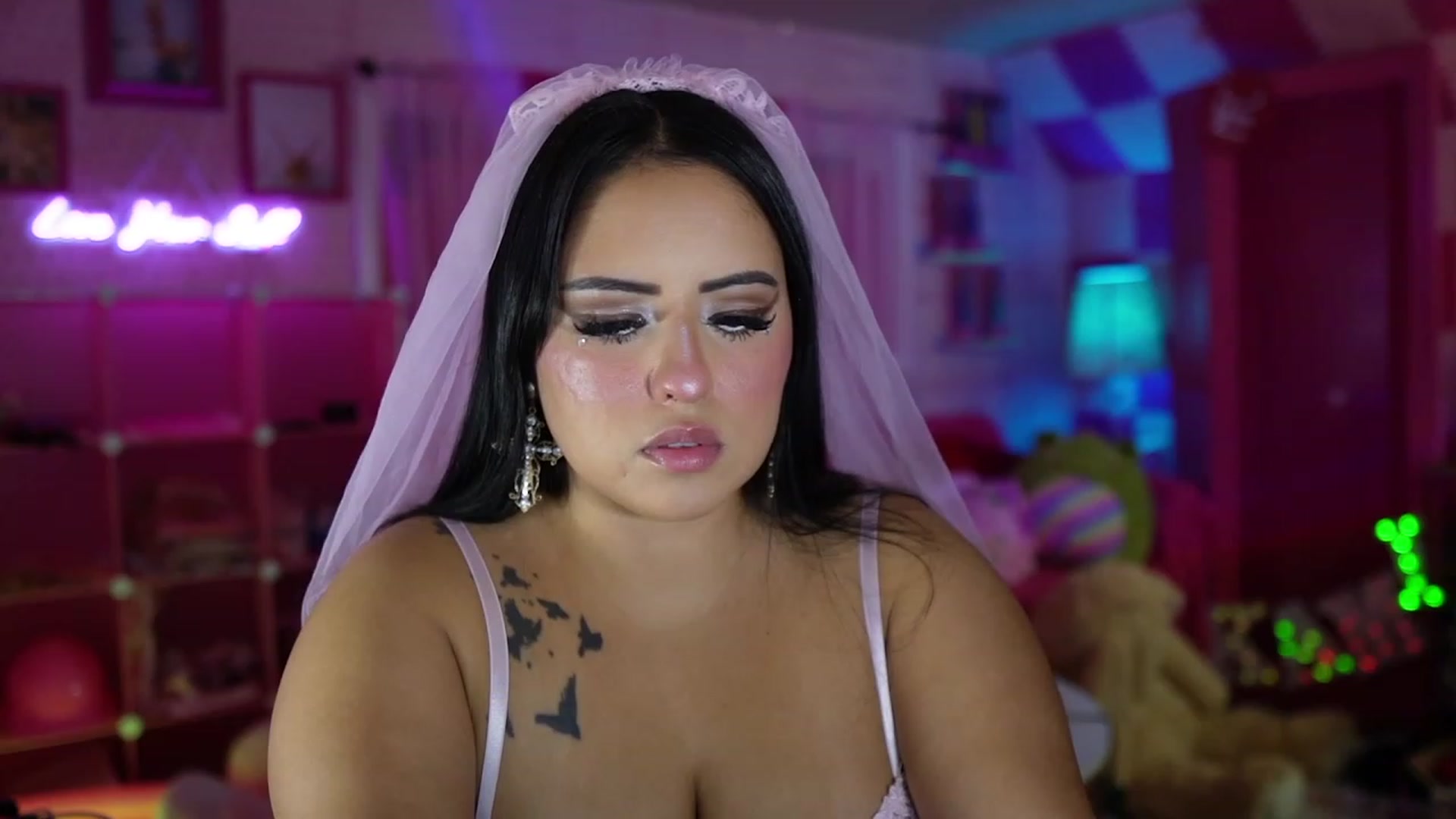 Gallery image thumbnail from Kamila__'s myfreecams stream on, 09/30/2023, 06:57 image 1 of 20