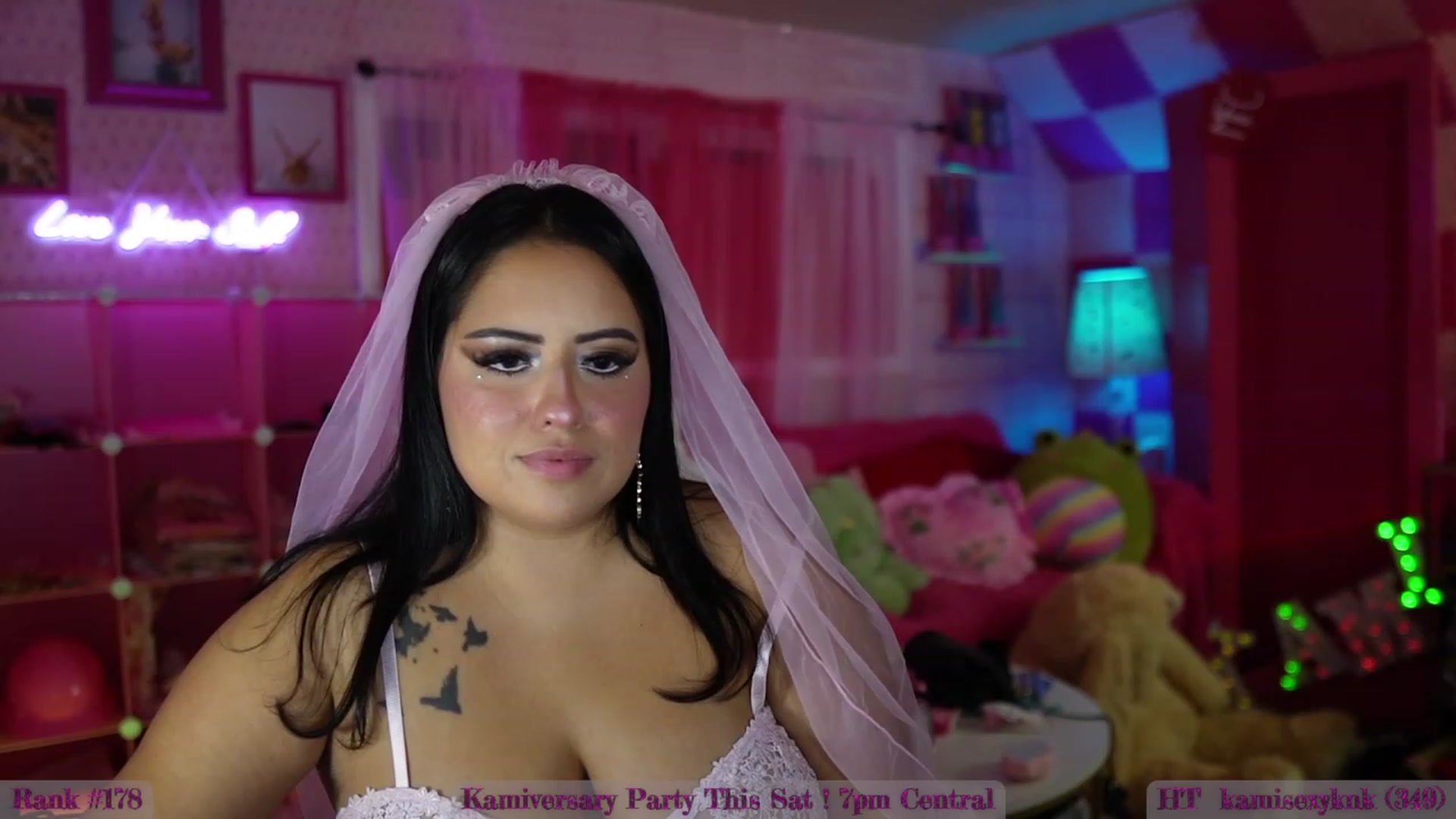 Gallery image thumbnail from Kamila__'s myfreecams stream on, 09/30/2023, 06:57 image 16 of 20