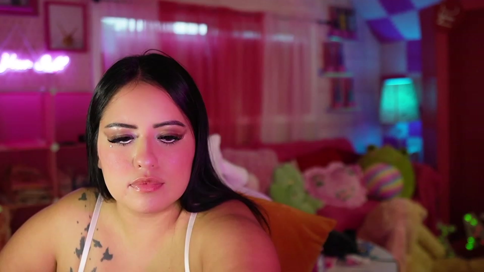Gallery image thumbnail from Kamila__'s myfreecams stream on, 09/30/2023, 12:30 image 9 of 20