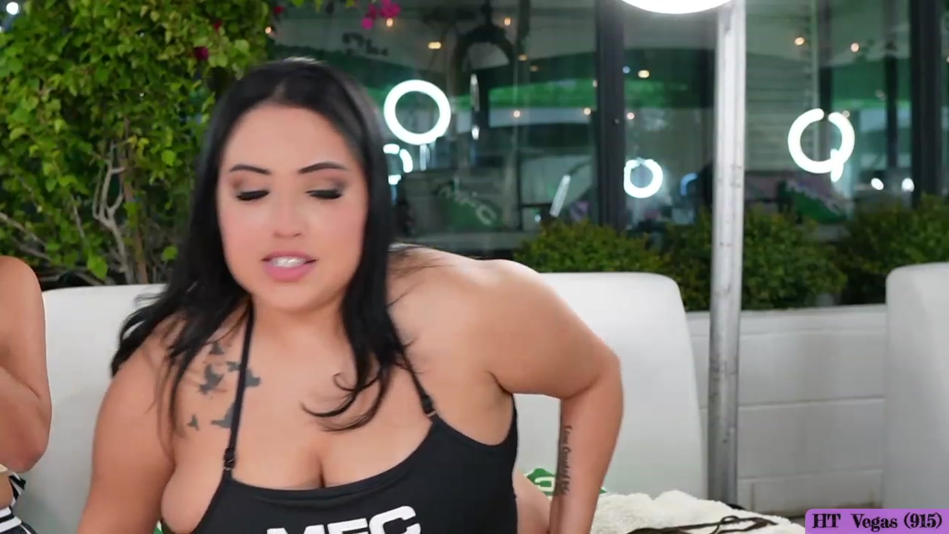 Gallery image thumbnail from Kamila__'s myfreecams stream on, 10/10/2023, 02:21 image 17 of 20